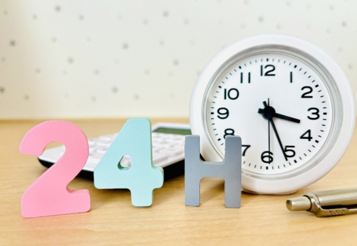24Hの文字と時計
