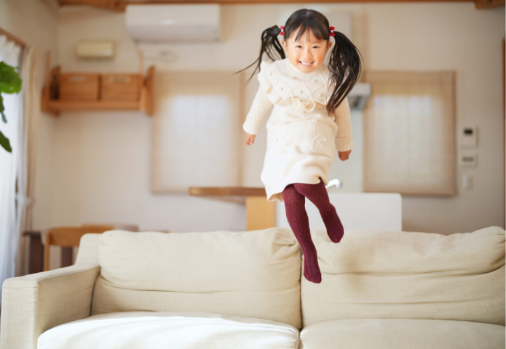 飛び跳ねまわるお子さんは防音マットで対策を