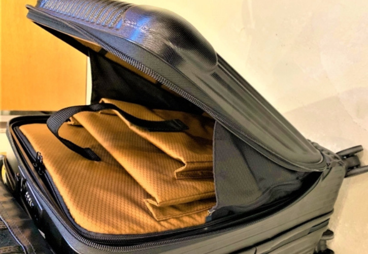 フロントオープン型のキャリーケース